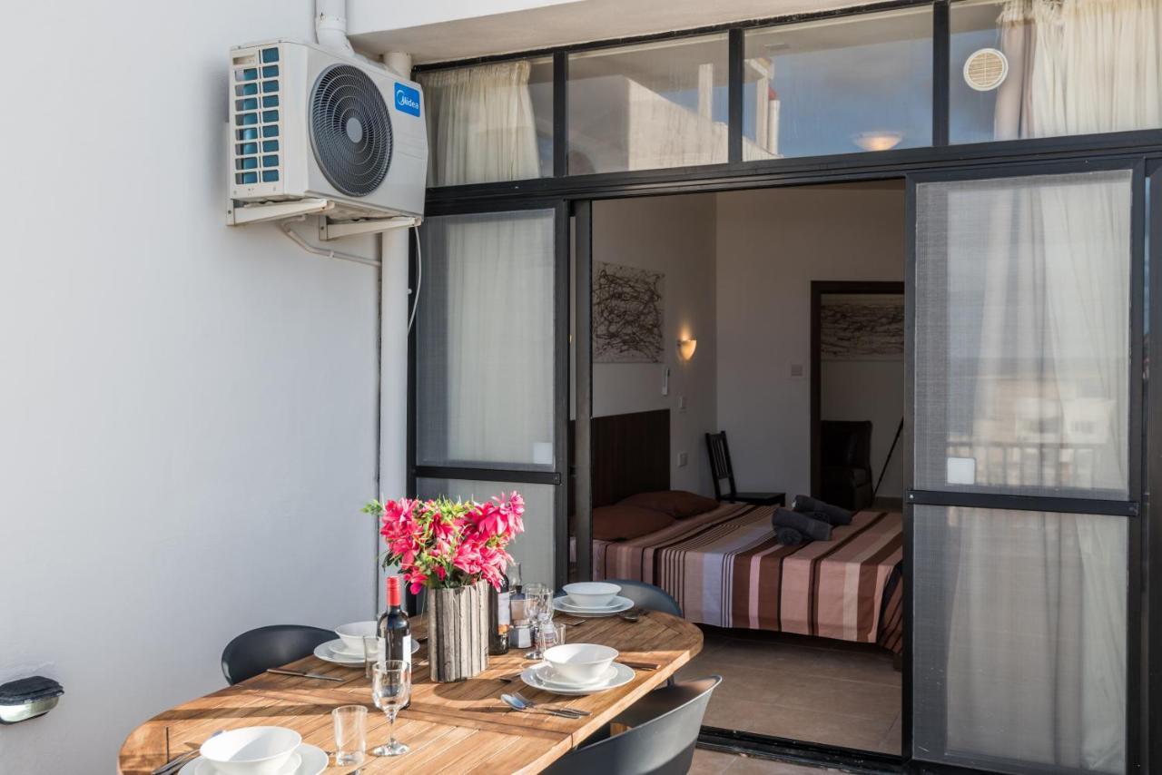 Seashells 2 Bedroom Apartment With Sunny Terrace With Stunning Sea Views - By Getawaysmalta Сент-Полс-Бей Екстер'єр фото