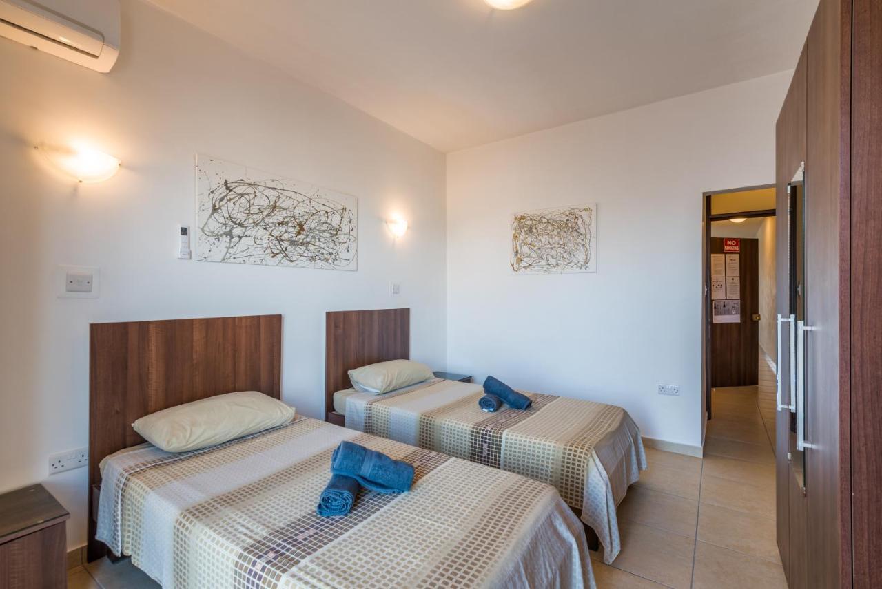 Seashells 2 Bedroom Apartment With Sunny Terrace With Stunning Sea Views - By Getawaysmalta Сент-Полс-Бей Екстер'єр фото